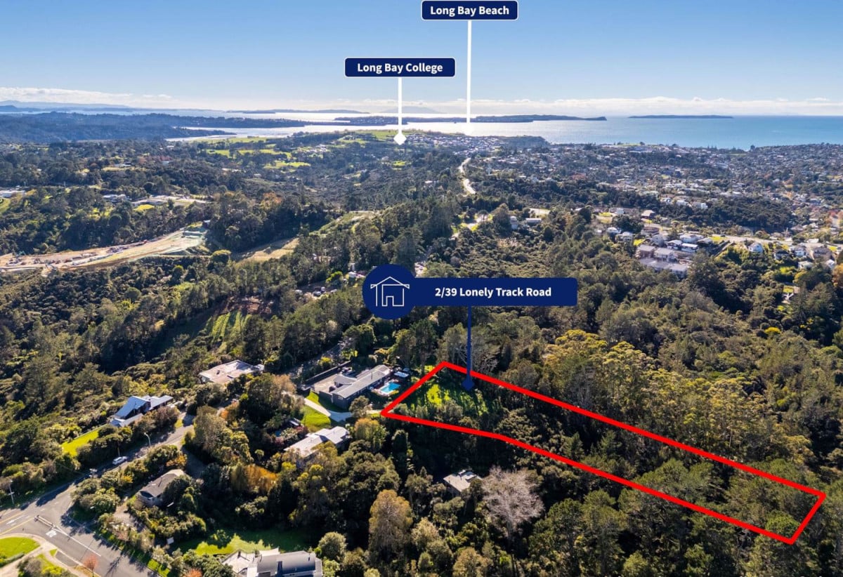 3245m2 Lifestyle section, close to Albany Mega Centre, Park’n Ride, Massey University, and prestigious private schools Kristin School and Pinehurst School. 1.2 km to Oteha Valley School, 39A Lonely Track Road, Fairview Heights, Auckland