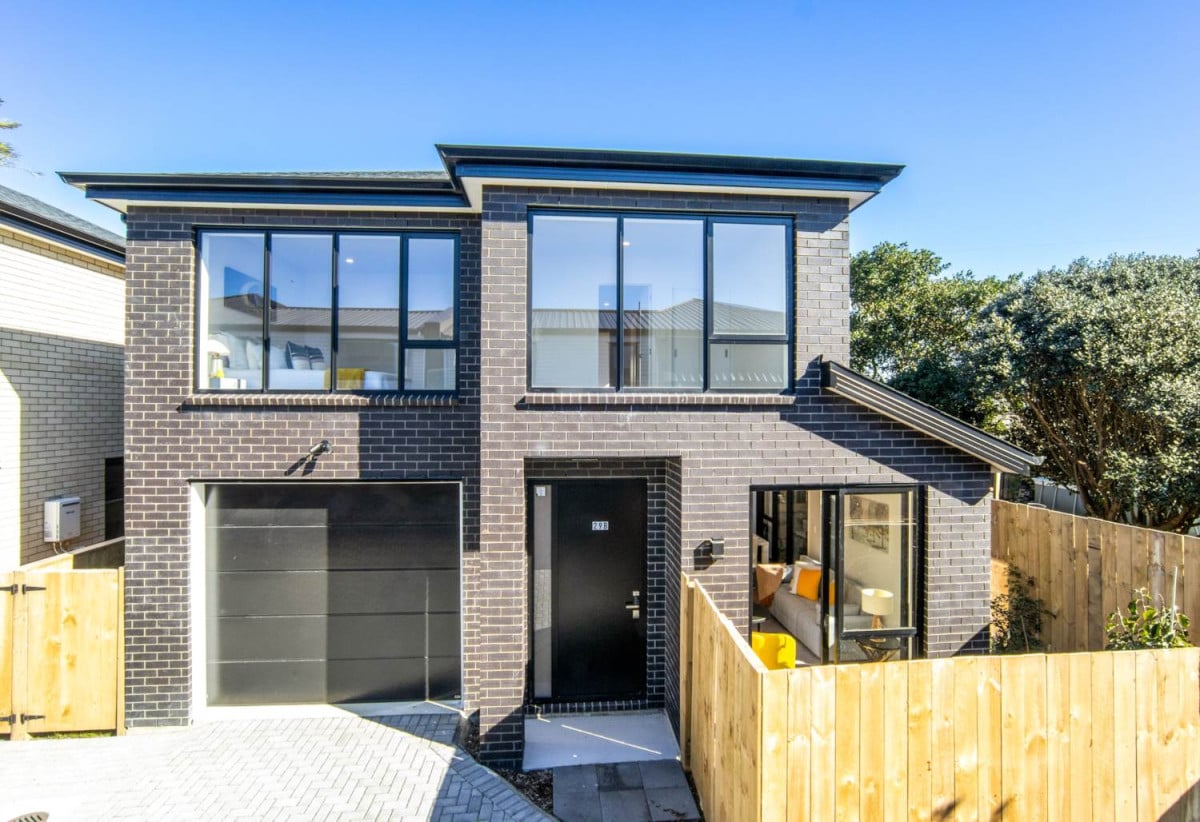 Brandnew, standalone, Brick 4 beds (2 ensuites) 3.5 baths home with garage, close to schools, Lynn Mall, Blockhouse Bay village, 0.2 km to Chaucer School, 0.7 km to Blockhouse Bay Intermediate, Lot 2/29 Busby Street, Blockhouse Bay, Auckland