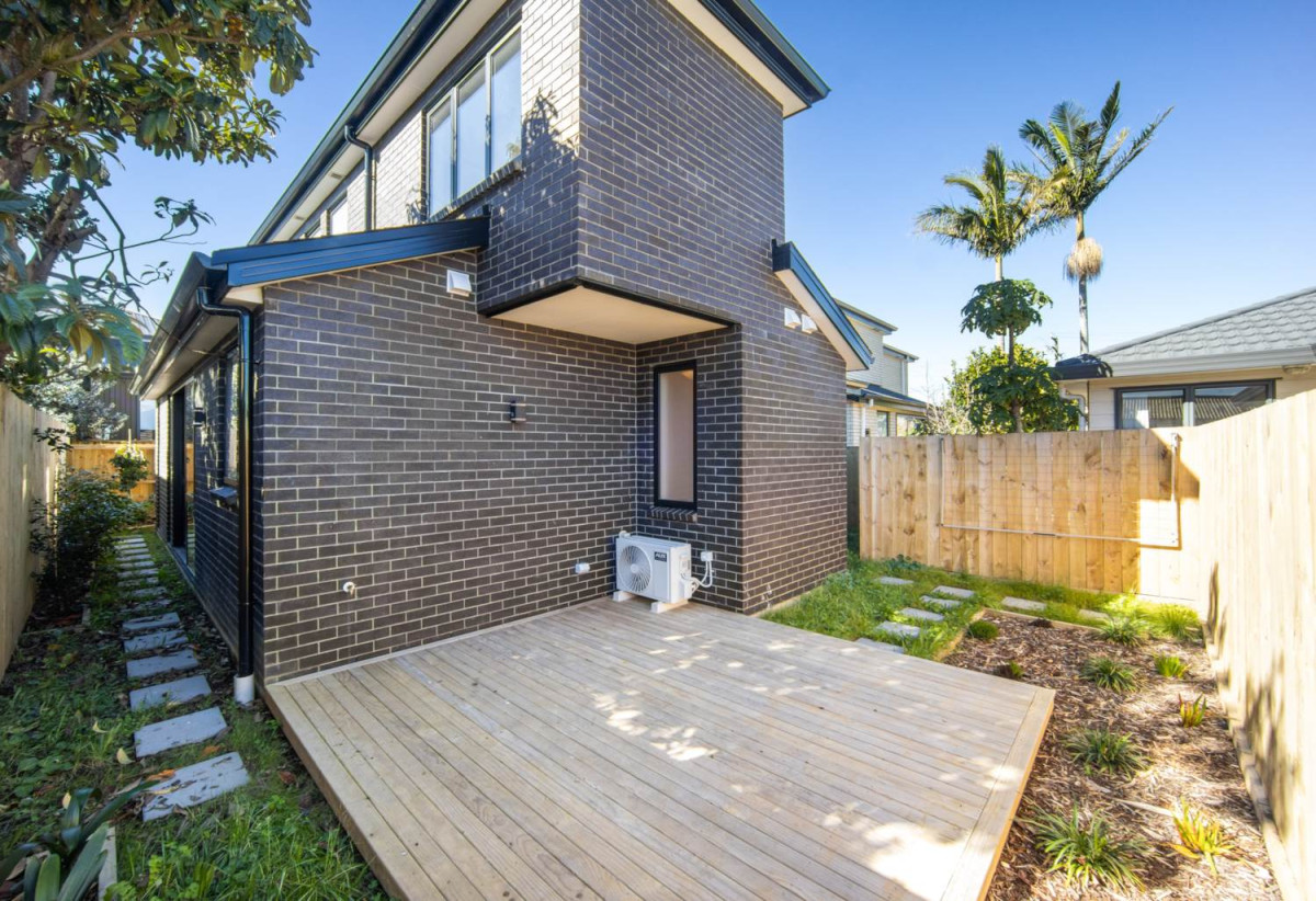 Brandnew, standalone, Brick 4 beds (2 ensuites) 3.5 baths home with garage, close to schools, Lynn Mall, Blockhouse Bay village, 0.2 km to Chaucer School, 0.7 km to Blockhouse Bay Intermediate, Lot 2/29 Busby Street, Blockhouse Bay, Auckland