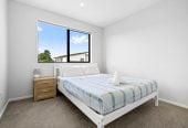 Equipped with a high-efficiency solar panel system, Standalone 4 beds 2.5 baths house with garage, close to Manukau shopping centre, Auckland Botanic Gardens, schools, motorway access, 0.9 km to Manurewa High School, 888C Great South Road, Manukau, Auckland
