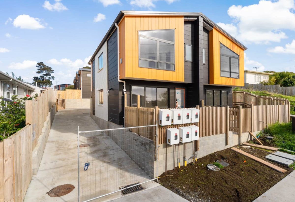 Vendor wants it go, Brandnew 2 beds 1.5 bath home with car park, close to schools, Lynn Mall, 0.4 km to Arahoe School, Lot 5/7 Beverly Place, New Lynn, Auckland