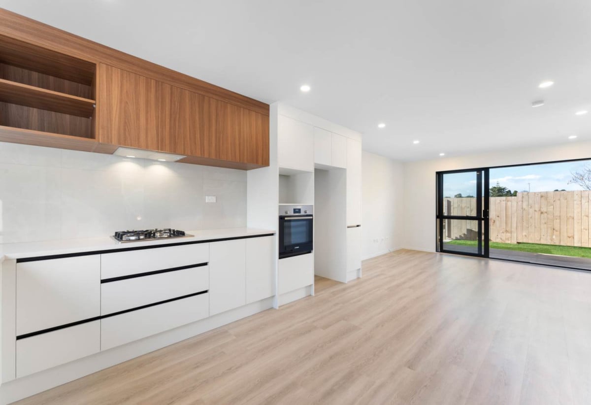 Vendor wants it go, Brandnew 2 beds 1.5 bath home with car park, close to schools, Lynn Mall, 0.4 km to Arahoe School, Lot 5/7 Beverly Place, New Lynn, Auckland