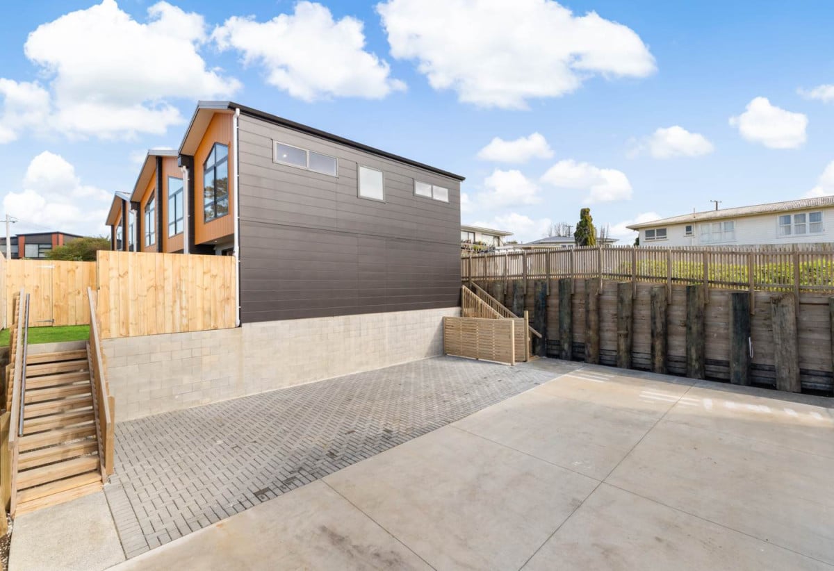 Vendor wants it go, Brandnew 2 beds 1.5 bath home with car park, close to schools, Lynn Mall, 0.4 km to Arahoe School, Lot 6/7 Beverly Place, New Lynn, Auckland