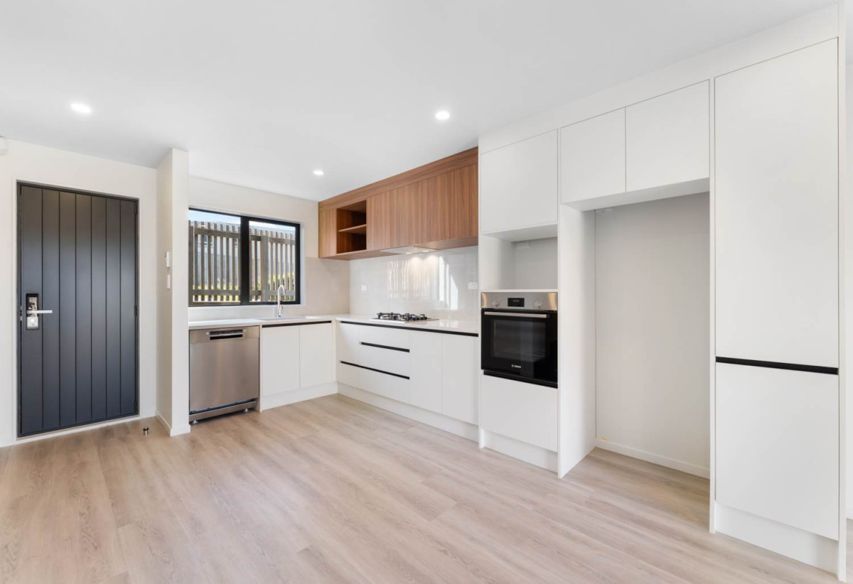 Vendor wants it go, Brandnew 2 beds 1.5 bath home with car park, close to schools, Lynn Mall, 0.4 km to Arahoe School, Lot 6/7 Beverly Place, New Lynn, Auckland
