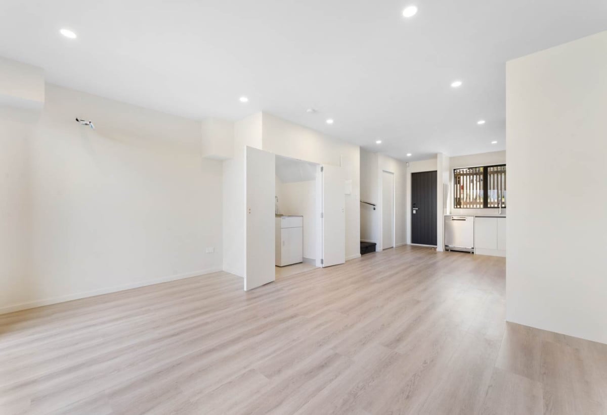 Vendor wants it go, Brandnew 2 beds 1.5 bath home with car park, close to schools, Lynn Mall, 0.4 km to Arahoe School, Lot 6/7 Beverly Place, New Lynn, Auckland