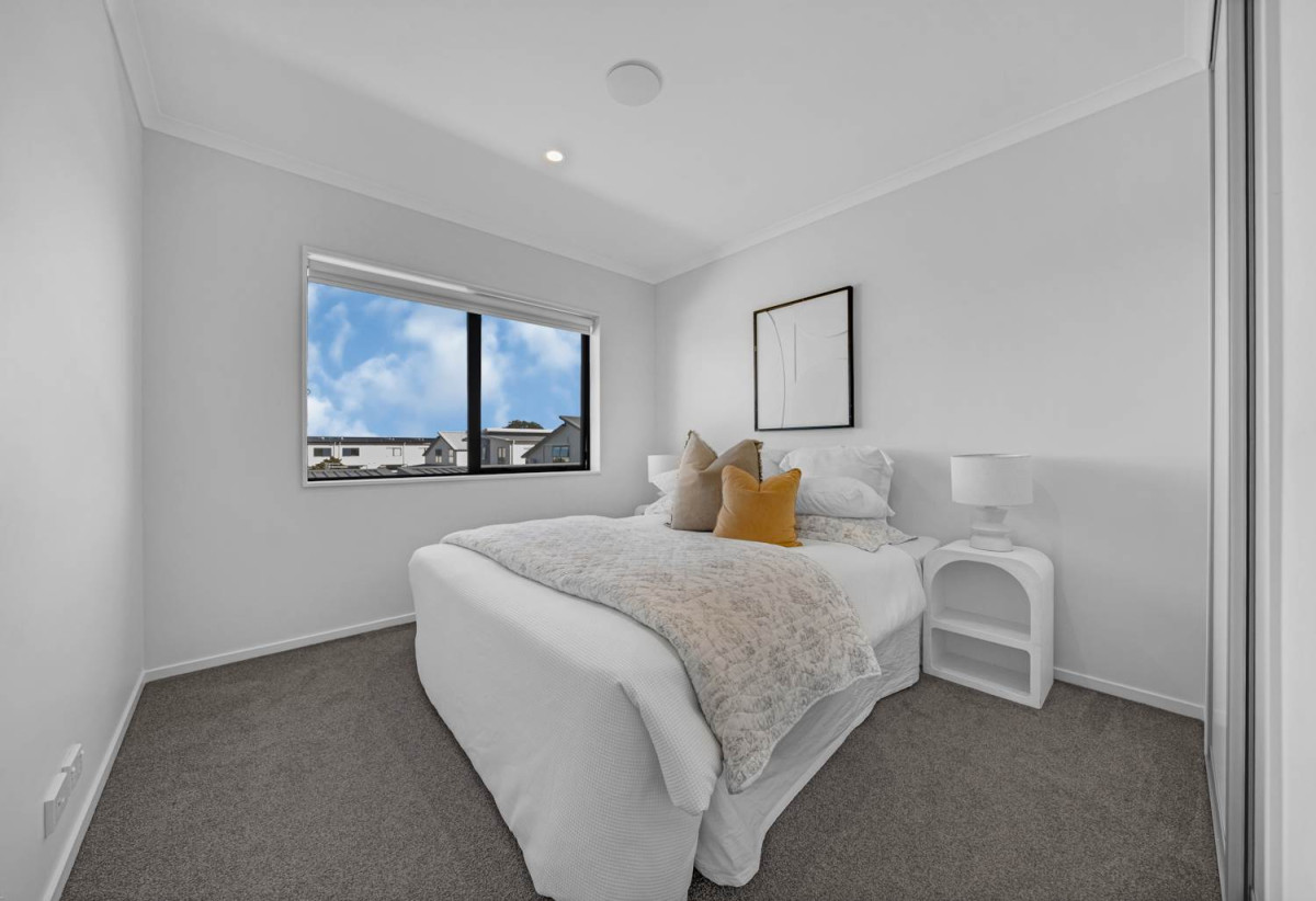 3 beds 2.5 baths home with carport, close to schools, seaside reserve, shops, supermarket, easy motorway access, 1.1 km to Conifer Grove School, 55 Waituarua Drive, Conifer Grove, Auckland
