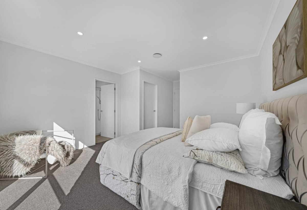 3 beds 2.5 baths home with carport, close to schools, seaside reserve, shops, supermarket, easy motorway access, 1.1 km to Conifer Grove School, 55 Waituarua Drive, Conifer Grove, Auckland
