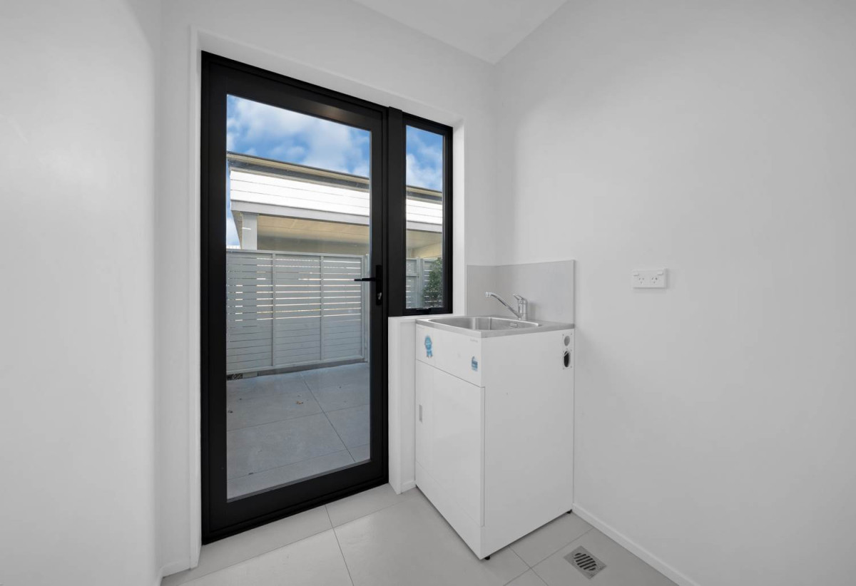 3 beds 2.5 baths home with carport, close to schools, seaside reserve, shops, supermarket, easy motorway access, 1.1 km to Conifer Grove School, 55 Waituarua Drive, Conifer Grove, Auckland