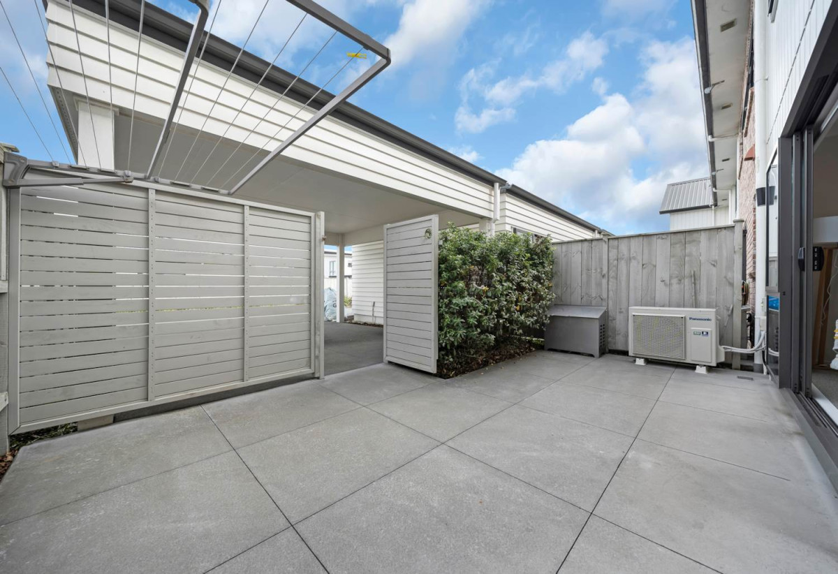 3 beds 2.5 baths home with carport, close to schools, seaside reserve, shops, supermarket, easy motorway access, 1.1 km to Conifer Grove School, 55 Waituarua Drive, Conifer Grove, Auckland