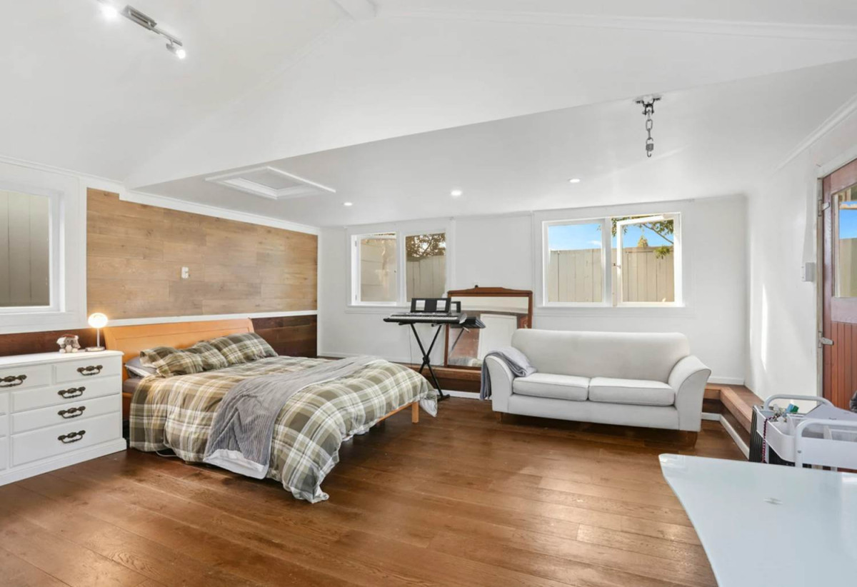 890m2 section, 4 beds 1 bath house with Separate sleepout, Two large decks + private patio, currently rented, Quick access to Lincoln Road amenities, motorway links, and Henderson Train Station, 0.1 km to Pomaria Road School, 0.9 kmto Henderson Intermediate and Waitakere College, 15 Kingdale Road, Henderson, Auckland