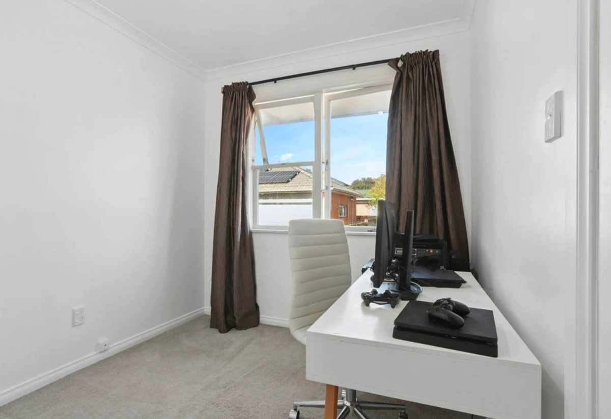 890m2 section, 4 beds 1 bath house with Separate sleepout, Two large decks + private patio, currently rented, Quick access to Lincoln Road amenities, motorway links, and Henderson Train Station, 0.1 km to Pomaria Road School, 0.9 kmto Henderson Intermediate and Waitakere College, 15 Kingdale Road, Henderson, Auckland