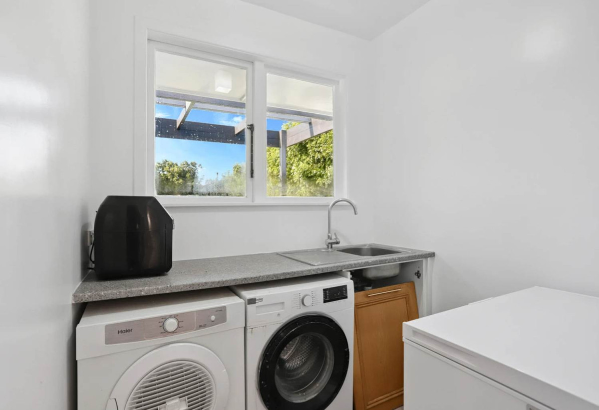 890m2 section, 4 beds 1 bath house with Separate sleepout, Two large decks + private patio, currently rented, Quick access to Lincoln Road amenities, motorway links, and Henderson Train Station, 0.1 km to Pomaria Road School, 0.9 kmto Henderson Intermediate and Waitakere College, 15 Kingdale Road, Henderson, Auckland