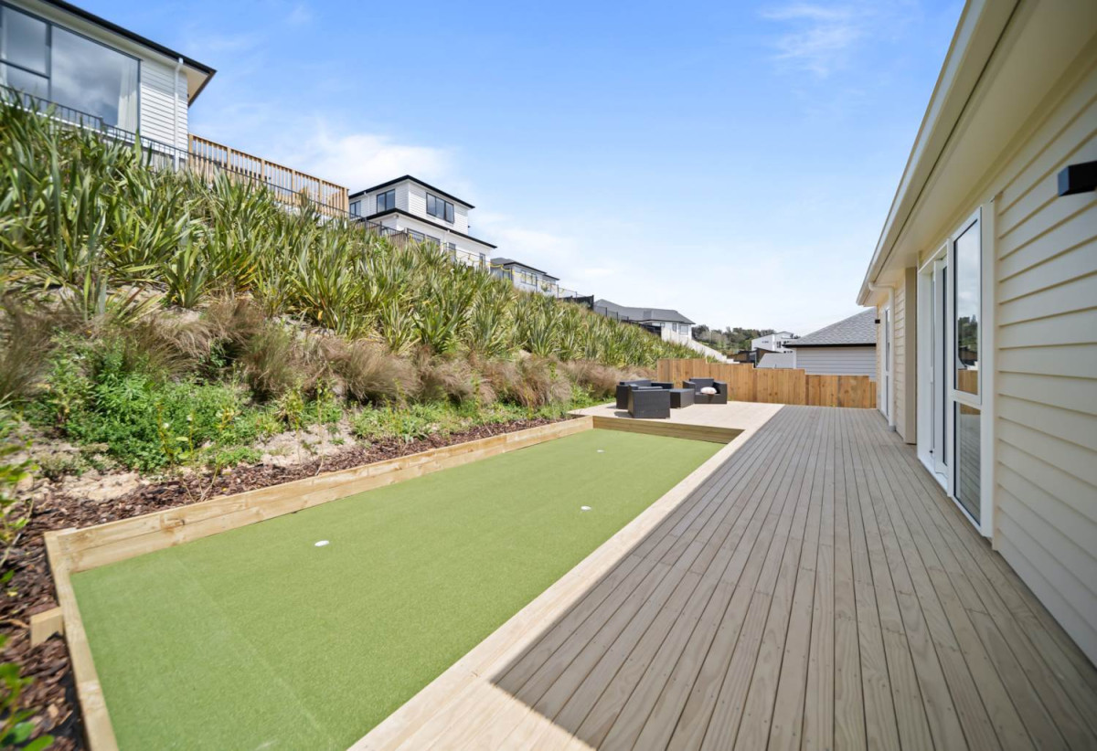 278m2 5 beds (1 ensuite) 3 baths house with double garage on 526m2 section, Downstairs 2 beds + large study room 1 bath and 1 lounge, central ducted air-conditioning, a professional-grade golf putting green and deck, close to schools, Silverdale Mall, motorway access, 1.4 km to Orewa Primary School, 29 Kaupeka Road, Millwater, Auckland