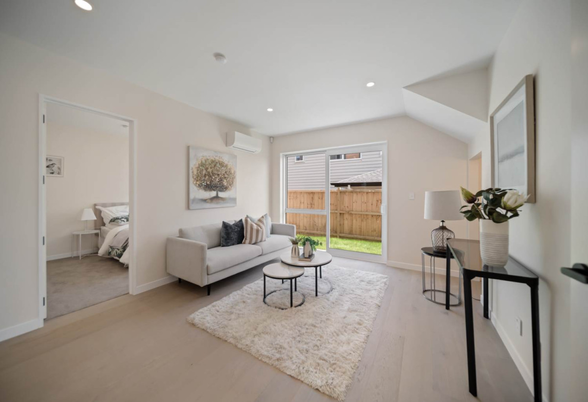 278m2 5 beds (1 ensuite) 3 baths house with double garage on 526m2 section, Downstairs 2 beds + large study room 1 bath and 1 lounge, central ducted air-conditioning, a professional-grade golf putting green and deck, close to schools, Silverdale Mall, motorway access, 1.4 km to Orewa Primary School, 29 Kaupeka Road, Millwater, Auckland