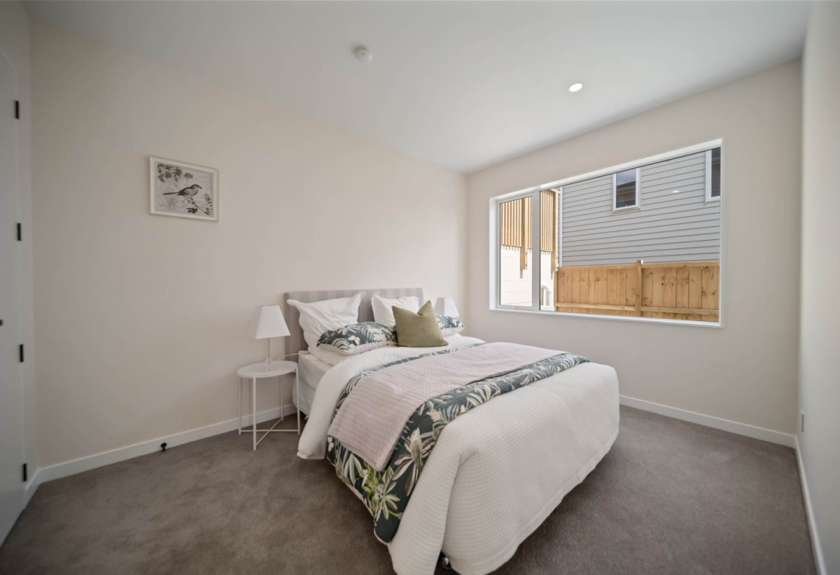 278m2 5 beds (1 ensuite) 3 baths house with double garage on 526m2 section, Downstairs 2 beds + large study room 1 bath and 1 lounge, central ducted air-conditioning, a professional-grade golf putting green and deck, close to schools, Silverdale Mall, motorway access, 1.4 km to Orewa Primary School, 29 Kaupeka Road, Millwater, Auckland