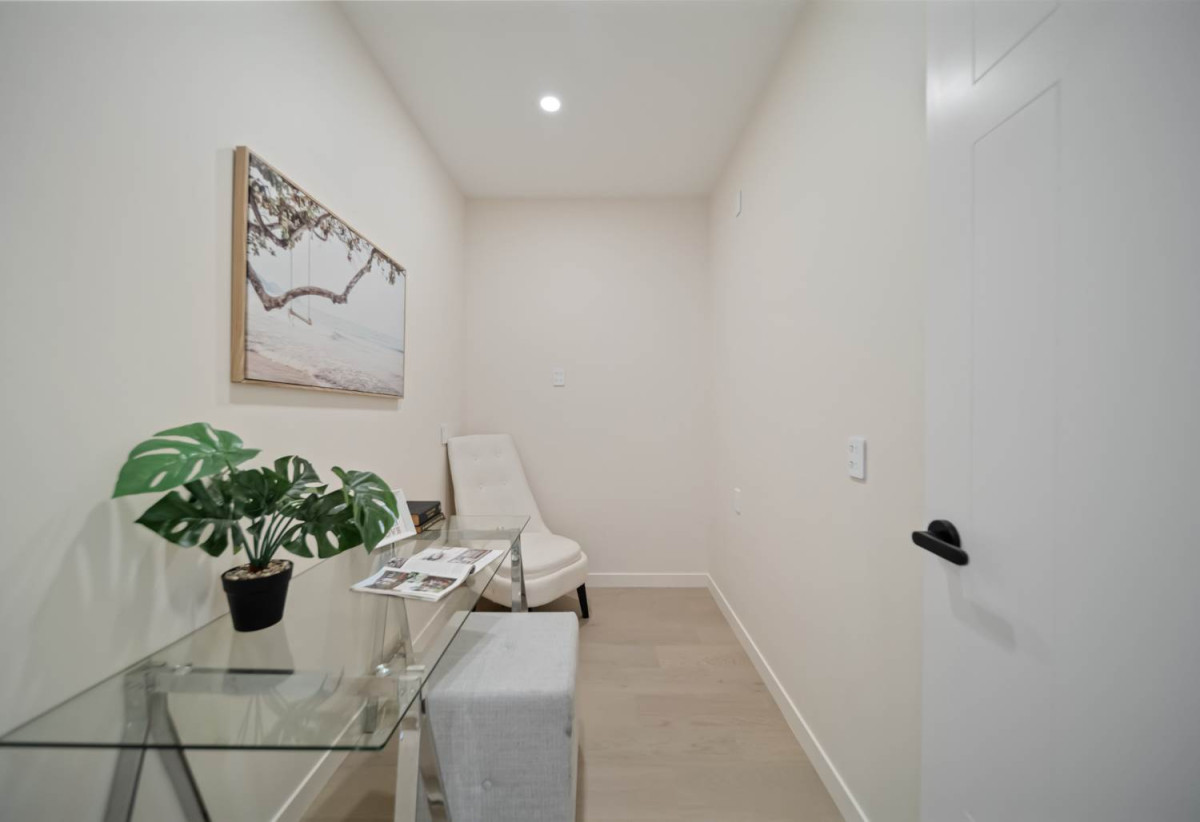 278m2 5 beds (1 ensuite) 3 baths house with double garage on 526m2 section, Downstairs 2 beds + large study room 1 bath and 1 lounge, central ducted air-conditioning, a professional-grade golf putting green and deck, close to schools, Silverdale Mall, motorway access, 1.4 km to Orewa Primary School, 29 Kaupeka Road, Millwater, Auckland