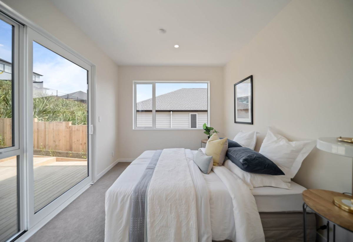 278m2 5 beds (1 ensuite) 3 baths house with double garage on 526m2 section, Downstairs 2 beds + large study room 1 bath and 1 lounge, central ducted air-conditioning, a professional-grade golf putting green and deck, close to schools, Silverdale Mall, motorway access, 1.4 km to Orewa Primary School, 29 Kaupeka Road, Millwater, Auckland