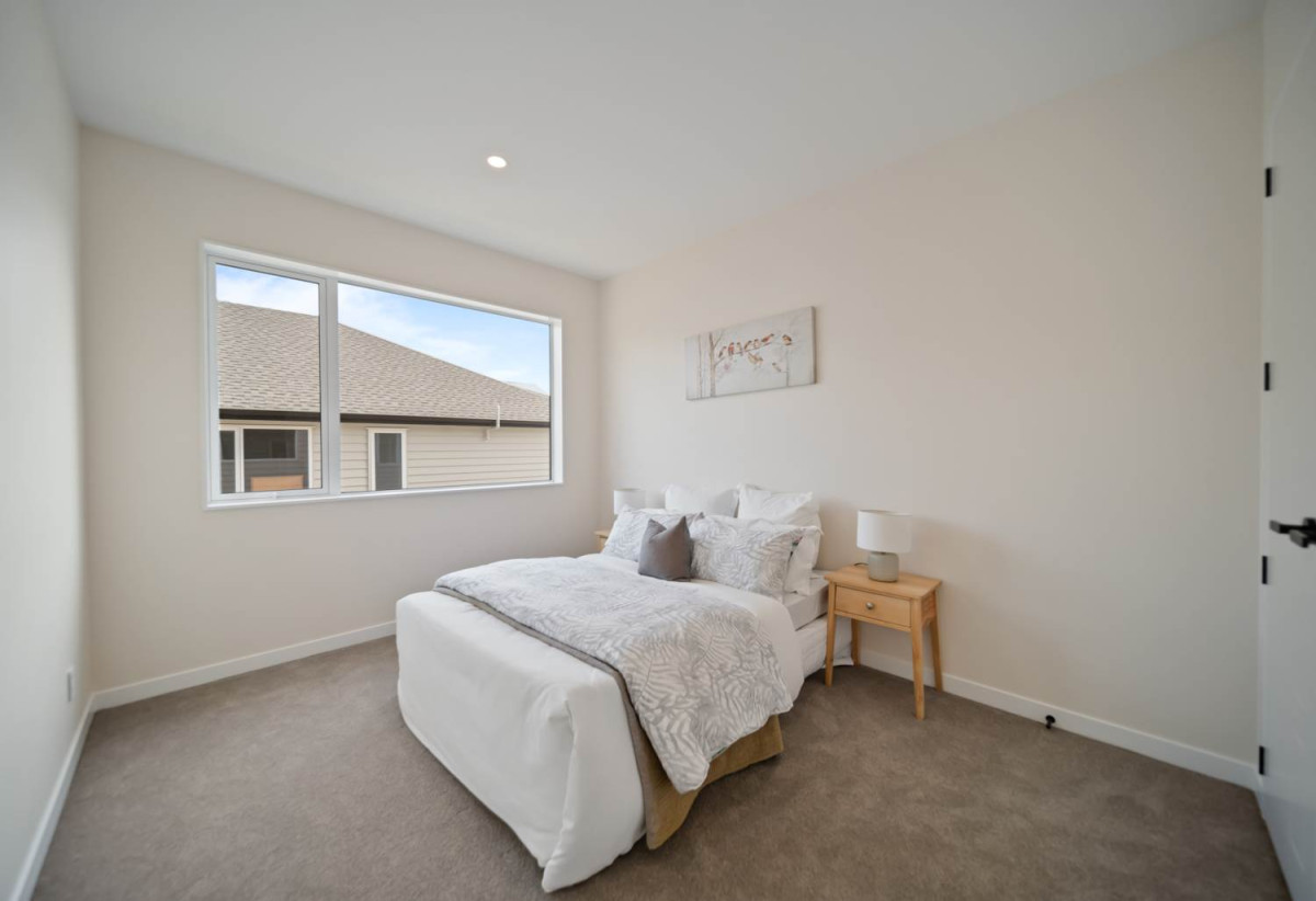 278m2 5 beds (1 ensuite) 3 baths house with double garage on 526m2 section, Downstairs 2 beds + large study room 1 bath and 1 lounge, central ducted air-conditioning, a professional-grade golf putting green and deck, close to schools, Silverdale Mall, motorway access, 1.4 km to Orewa Primary School, 29 Kaupeka Road, Millwater, Auckland