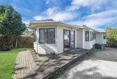 Standalone 2 beds 1 bath house with carport, close to schools, shops, supemarket, golf club, Lynfield Cove Beach, 0.2 km to Lynfield College, 172A White Swan Road, Mt Roskill, Auckland