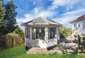 Standalone 2 beds 1 bath house with carport, close to schools, shops, supemarket, golf club, Lynfield Cove Beach, 0.2 km to Lynfield College, 172A White Swan Road, Mt Roskill, Auckland