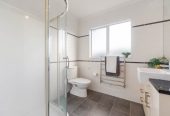 5 beds ( 1 ensuite) 3 baths house with double garage on 570m2 section, 2 beds 1 bath ground floor, close to schools, shops, parks, 1 km to Albany Junior High School, 44 Newbury Place, Schnapper Rock, Auckland