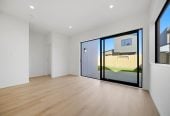 3 beds 2.5 baths house with garage, close to schools, town centre, motorway access, 1 km to Rosehill Intermediate and Rosehill College, 2.2 km to Papakura High School, 6 Stableford Crescent, Opaheke, Auckland