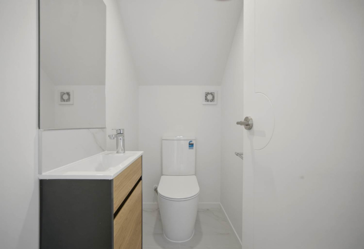 3 beds 2.5 baths house with garage, close to schools, town centre, motorway access, 1 km to Rosehill Intermediate and Rosehill College, 2.2 km to Papakura High School, 6 Stableford Crescent, Opaheke, Auckland