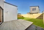 3 beds 2.5 baths house with garage, close to schools, town centre, motorway access, 1 km to Rosehill Intermediate and Rosehill College, 2.2 km to Papakura High School, 6 Stableford Crescent, Opaheke, Auckland