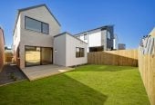 3 beds 2.5 baths house with garage, close to schools, town centre, motorway access, 1 km to Rosehill Intermediate and Rosehill College, 2.2 km to Papakura High School, 6 Stableford Crescent, Opaheke, Auckland