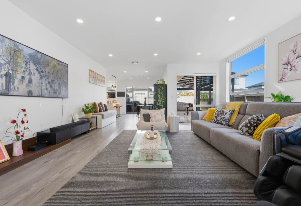 Must sell, Vendors Have Already Bought Elsewhere, 6 beds (2 ensuites) 4.5 baths house with double garage and 2-beds granny on 407m2 section, close to schools parks, Ormiston shopping centre, 1 km to Ormiston Senior College and Ormiston Junior College, 70 Hughs Way, Flat Bush, Auckland
