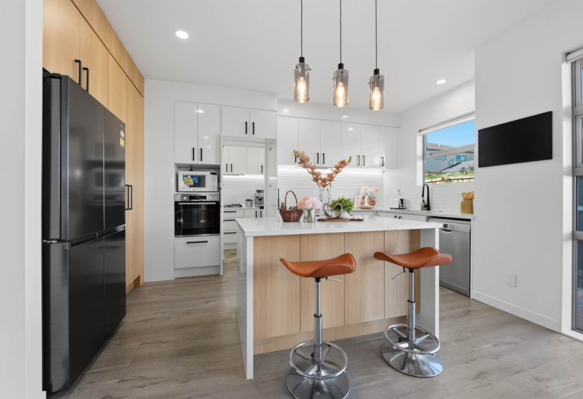 Must sell, Vendors Have Already Bought Elsewhere, 6 beds (2 ensuites) 4.5 baths house with double garage and 2-beds granny on 407m2 section, close to schools parks, Ormiston shopping centre, 1 km to Ormiston Senior College and Ormiston Junior College, 70 Hughs Way, Flat Bush, Auckland
