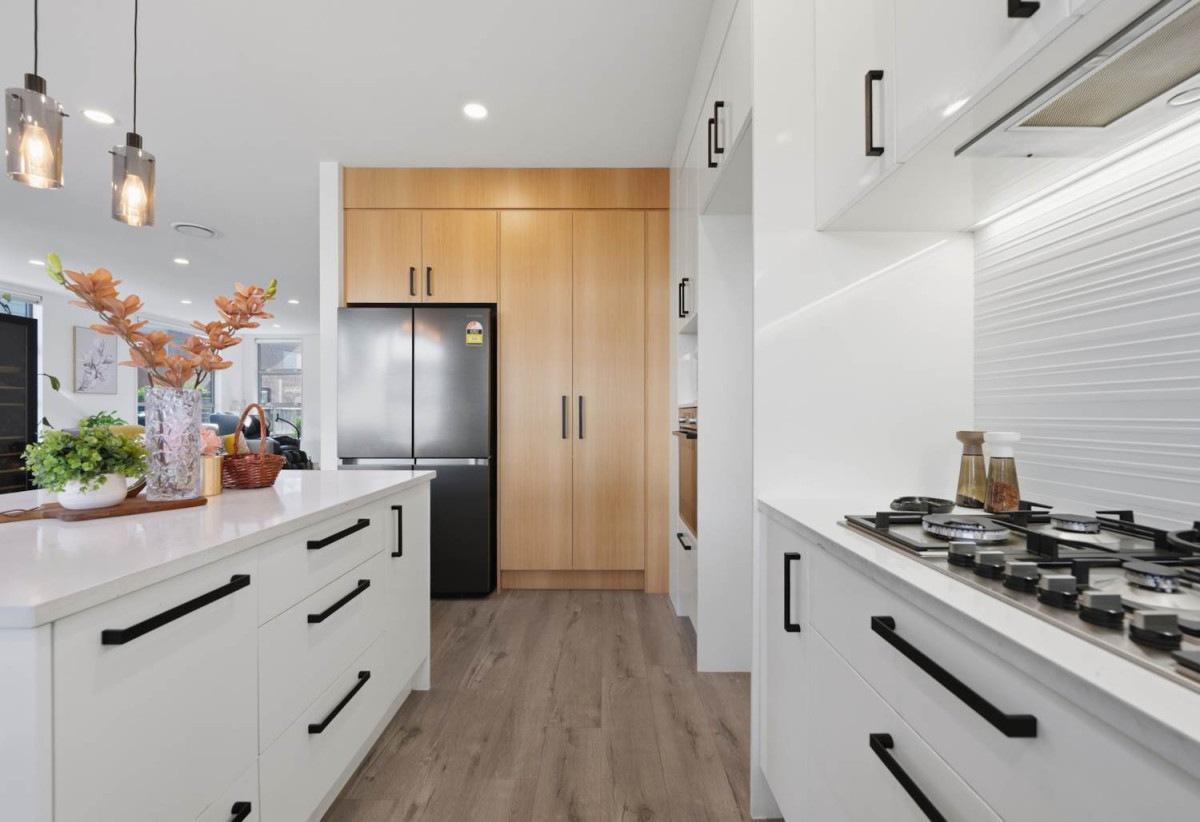 Must sell, Vendors Have Already Bought Elsewhere, 6 beds (2 ensuites) 4.5 baths house with double garage and 2-beds granny on 407m2 section, close to schools parks, Ormiston shopping centre, 1 km to Ormiston Senior College and Ormiston Junior College, 70 Hughs Way, Flat Bush, Auckland