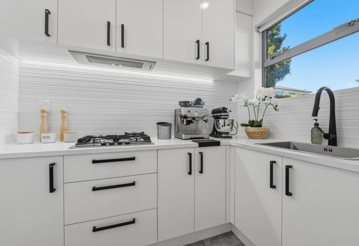 Must sell, Vendors Have Already Bought Elsewhere, 6 beds (2 ensuites) 4.5 baths house with double garage and 2-beds granny on 407m2 section, close to schools parks, Ormiston shopping centre, 1 km to Ormiston Senior College and Ormiston Junior College, 70 Hughs Way, Flat Bush, Auckland