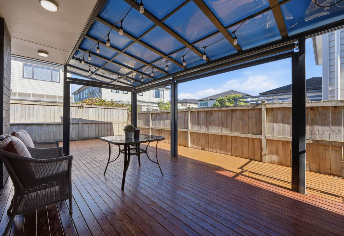 Must sell, Vendors Have Already Bought Elsewhere, 6 beds (2 ensuites) 4.5 baths house with double garage and 2-beds granny on 407m2 section, close to schools parks, Ormiston shopping centre, 1 km to Ormiston Senior College and Ormiston Junior College, 70 Hughs Way, Flat Bush, Auckland