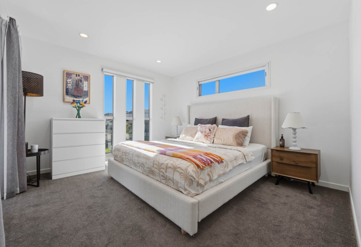 Must sell, Vendors Have Already Bought Elsewhere, 6 beds (2 ensuites) 4.5 baths house with double garage and 2-beds granny on 407m2 section, close to schools parks, Ormiston shopping centre, 1 km to Ormiston Senior College and Ormiston Junior College, 70 Hughs Way, Flat Bush, Auckland