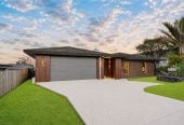 Vendor motivated to sell, 764m2 section, Brick-and-cedar 4 beds 2 baths house with double garage, move-in ready, close to schools, parks, shopping centres, Rotary walkways, 0.5 km to Sunny Hills School and Farm Cove Intermediate, 101 Glenmore road, Sunnyhills, Auckland
