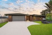 Vendor motivated to sell, 764m2 section, Brick-and-cedar 4 beds 2 baths house with double garage, move-in ready, close to schools, parks, shopping centres, Rotary walkways, 0.5 km to Sunny Hills School and Farm Cove Intermediate, 101 Glenmore road, Sunnyhills, Auckland