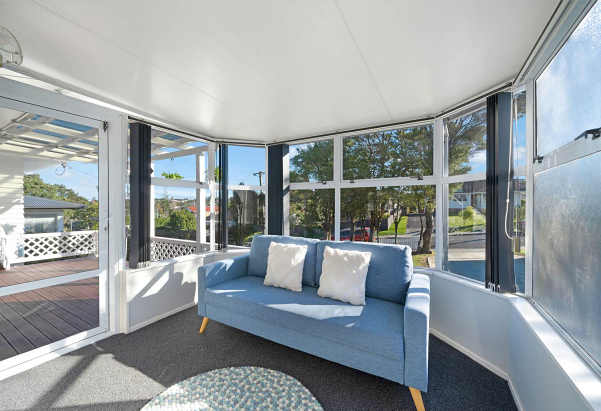 675m2 section, 3 beds 1 bath house with garage, close to schools, shops, supermarket, golf club, beach, 0.9 km to Green Bay Primary School, 1.2 km to Green Bay High School, 28 Taupo Street, Green Bay, Auckland
