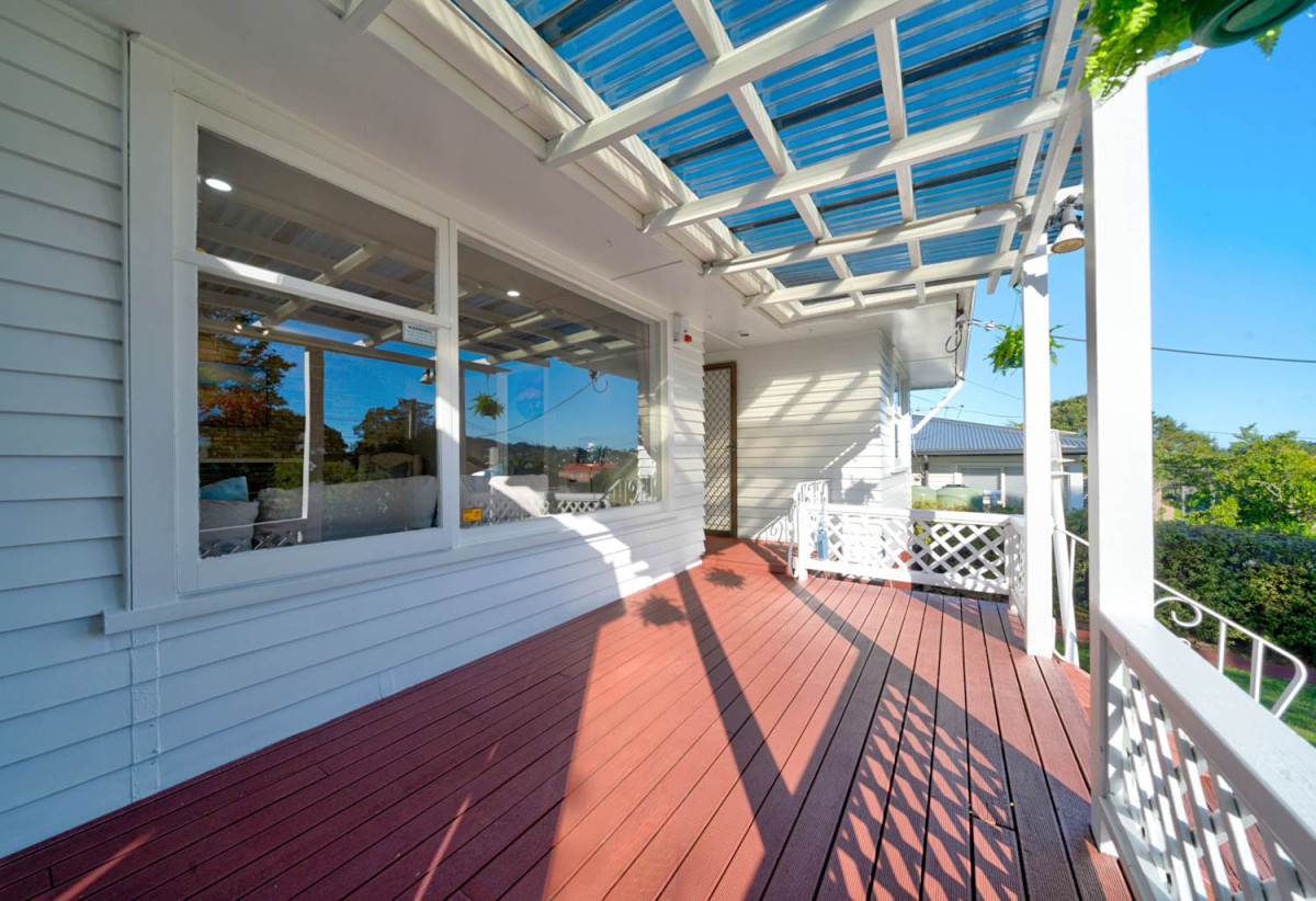 675m2 section, 3 beds 1 bath house with garage, close to schools, shops, supermarket, golf club, beach, 0.9 km to Green Bay Primary School, 1.2 km to Green Bay High School, 28 Taupo Street, Green Bay, Auckland
