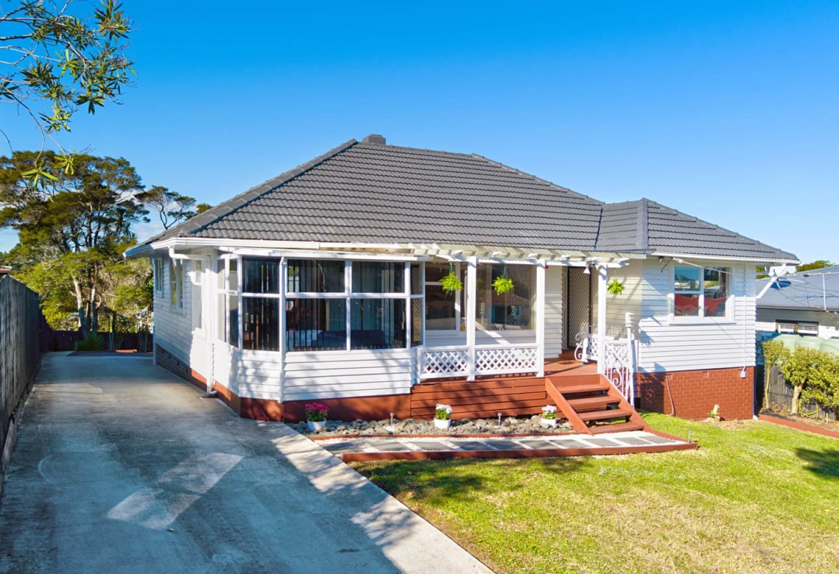 675m2 section, 3 beds 1 bath house with garage, close to schools, shops, supermarket, golf club, beach, 0.9 km to Green Bay Primary School, 1.2 km to Green Bay High School, 28 Taupo Street, Green Bay, Auckland