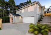 254m2 4 beds ( 2 ensuites) 3 baths house with double garage on 958m2 section, close to schools, reserves, parks, Albany Mall, Motorway access, Zoned for top local schools: Upper Harbour Primary, Albany Junior & Senior High, 7 Highway View Lane, Albany, Auckland