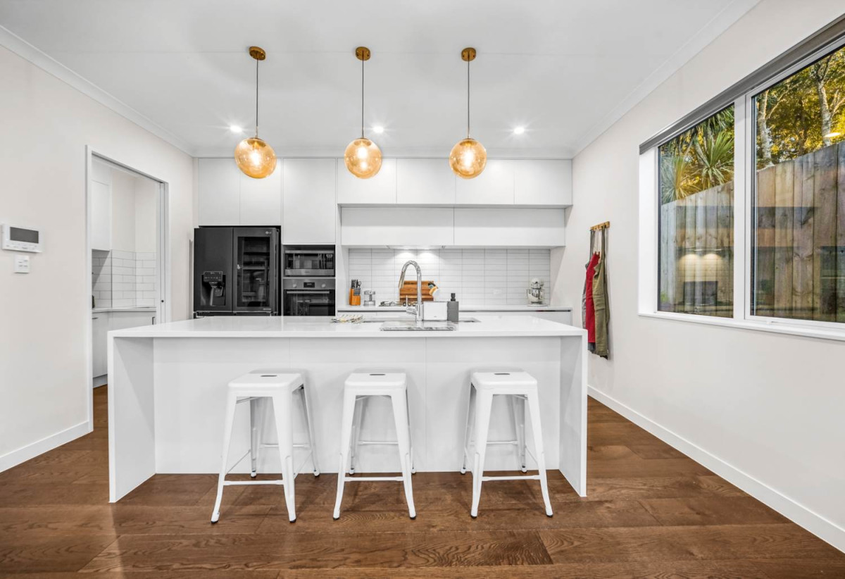 254m2 4 beds ( 2 ensuites) 3 baths house with double garage on 958m2 section, close to schools, reserves, parks, Albany Mall, Motorway access, Zoned for top local schools: Upper Harbour Primary, Albany Junior & Senior High, 7 Highway View Lane, Albany, Auckland