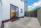 3 beds 1 bath house with garage, easy walking distance to Mt Albert shops, supermarket, bus routes and train station, with convenient motorway access nearby, 0.5 km to Owairaka District School, 3/2A Moreland Road, Mt Albert, Auckland