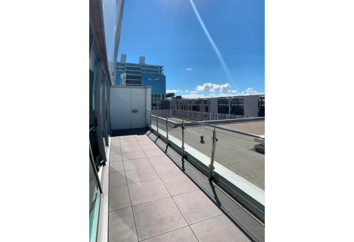 Auckland Girls’ Grammar School zone, Leasehold 2 beds 2 baths 1 car park apartment, 69m2 plus a spacious balcony, Access to facilities including an indoor heated pool, tennis court and BBQ area, 2 km to Auckland Girls’ Grammar School, 510/2 Beach Road, City Centre, Auckland