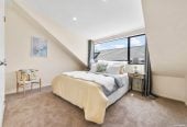 3 beds 1 bath home with double garage, just a five-minute walk from LynnMall Shopping Centre, the New Lynn Transport Hub, 0.4 km to New Lynn School, 18/1 Melview Place, New Lynn, Auckland