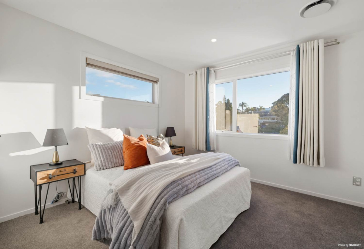 Mt Roskill Grammar school zone, 5 beds (2 ensuites) 4 baths house with double garage on 463m2 section, close to schools, motorway access, local shops, parks, and everyday amenities, 0.9 km to Mt Roskill Grammar, 40B Olsen Avenue, Hillsborough, Auckland