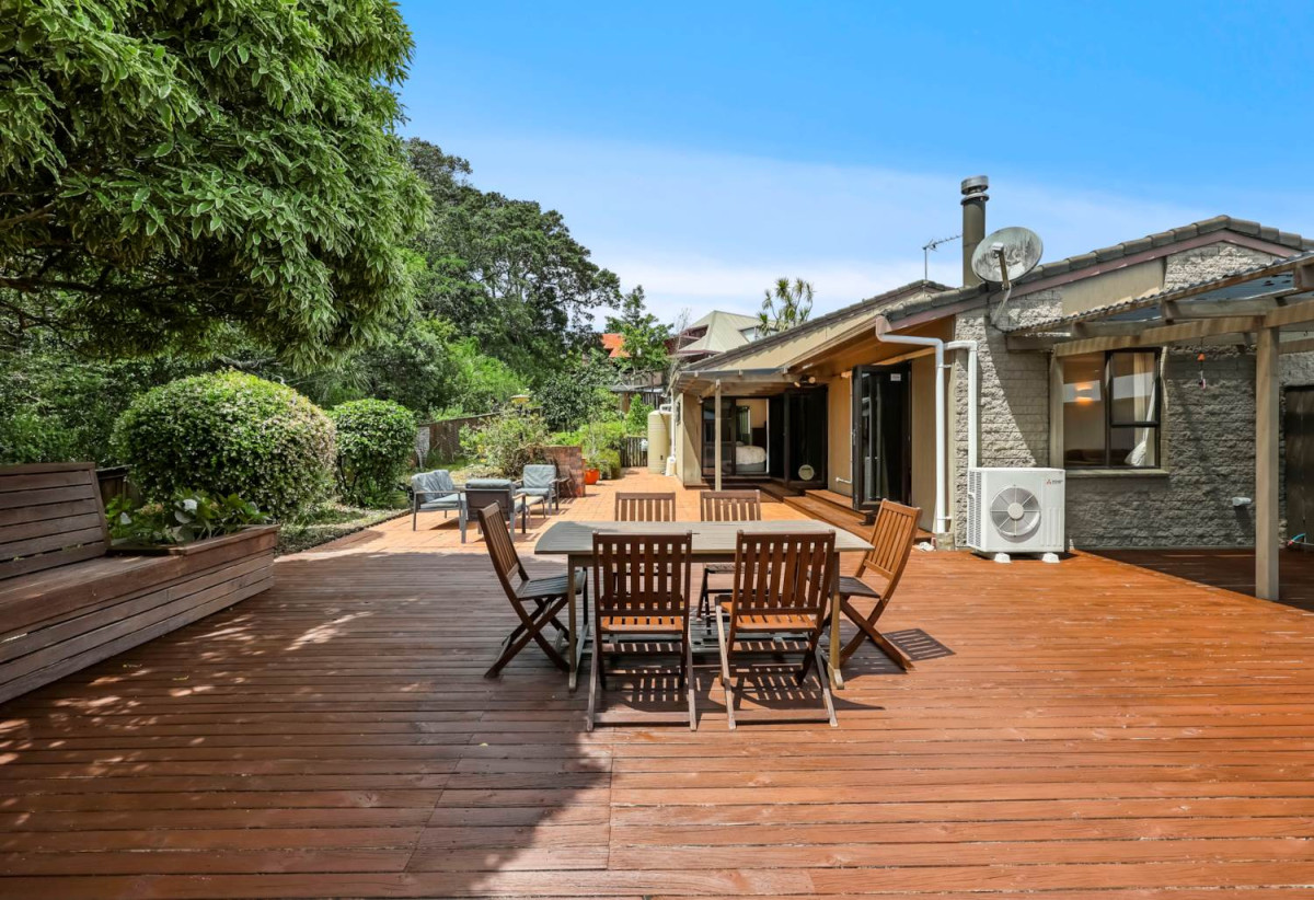 Macleans College zone, 615m2 section, Next to reserve, 4 beds 3 baths house with double garage, Direct access to Murvale Reserve from the rear boundary, 0.7 km to Macleans College, 18 Janome Place, Bucklands Beach, Auckland