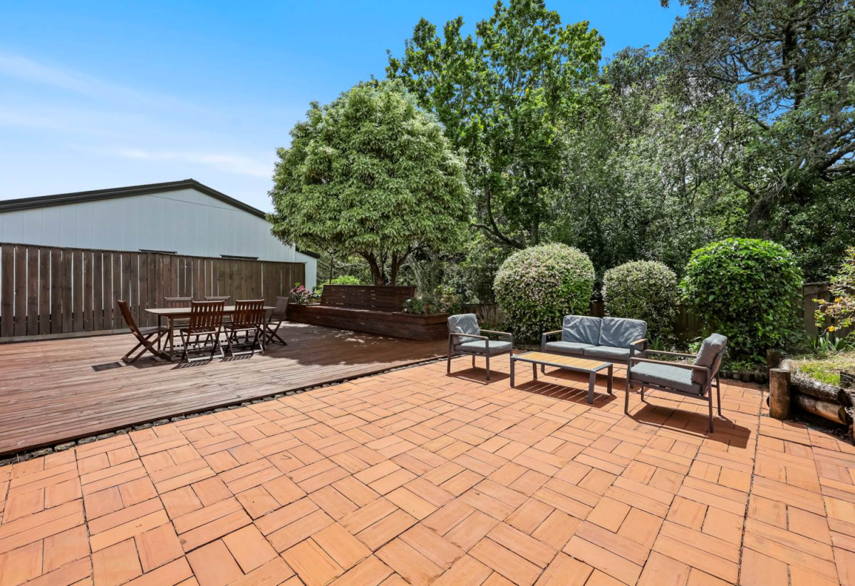 Macleans College zone, 615m2 section, Next to reserve, 4 beds 3 baths house with double garage, Direct access to Murvale Reserve from the rear boundary, 0.7 km to Macleans College, 18 Janome Place, Bucklands Beach, Auckland