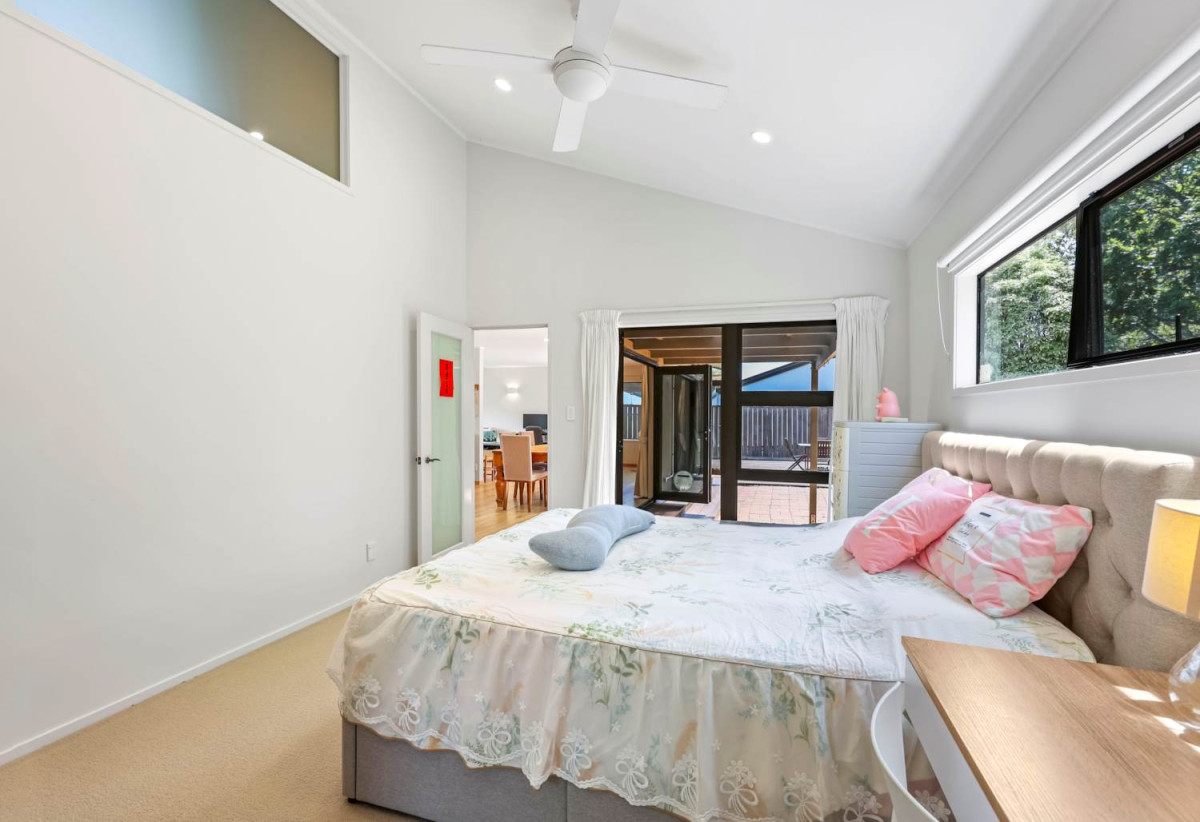 Macleans College zone, 615m2 section, Next to reserve, 4 beds 3 baths house with double garage, Direct access to Murvale Reserve from the rear boundary, 0.7 km to Macleans College, 18 Janome Place, Bucklands Beach, Auckland