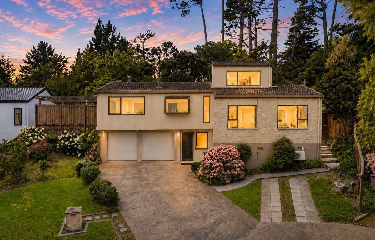 Macleans College zone, 615m2 section, Next to reserve, 4 beds 3 baths house with double garage, Direct access to Murvale Reserve from the rear boundary, 0.7 km to Macleans College, 18 Janome Place, Bucklands Beach, Auckland